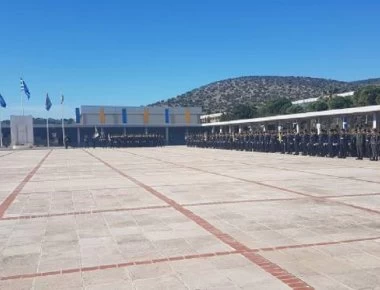 Η ανατριχιαστική στιγμή της ανάκρουσης του Εθνικού Ύμνου στη Σχολή Ευελπίδων (βίντεο)